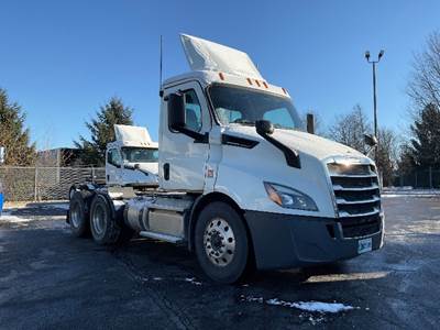Freightliner Cascadia 116 Day Cab Truck - 450HP, 12 Speed Automatic