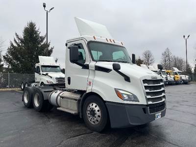 Freightliner Cascadia 116 Day Cab Truck - 450HP, 12 Speed Automatic