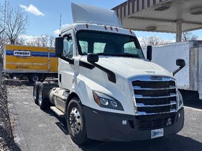 Freightliner Cascadia 116 Day Cab Truck - 450HP, 12 Speed Automatic
