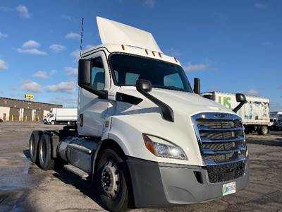 Freightliner Cascadia 116 Day Cab Truck - 450HP, 12 Speed Automatic