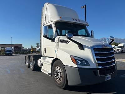 Freightliner Cascadia 116 Day Cab Truck - 435HP, 12 Speed Automatic