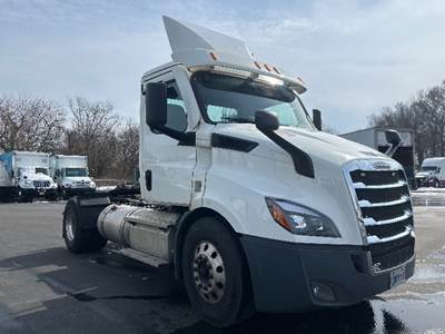 Freightliner Cascadia 116 Single Axle Day Cab Truck - 450HP, 12 Speed Automatic