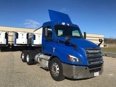 Freightliner Cascadia 116 Day Cab Truck - 435HP, 12 Speed Automatic