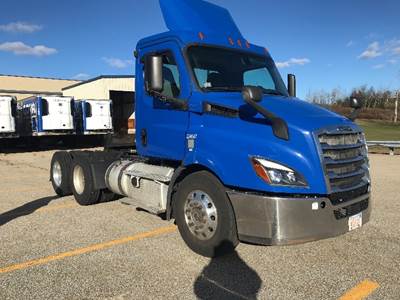 Freightliner Cascadia 116 Day Cab Truck - 435HP, 12 Speed Automatic