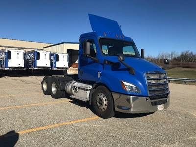 Freightliner Cascadia 116 Day Cab Truck - 435HP, 12 Speed Automatic