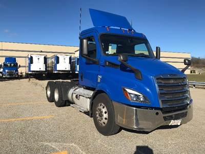 Freightliner Cascadia 116 Day Cab Truck - 435HP, 12 Speed Automatic