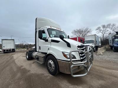 Freightliner Cascadia 116 Single Axle Day Cab Truck - 410HP, 12 Speed Automatic