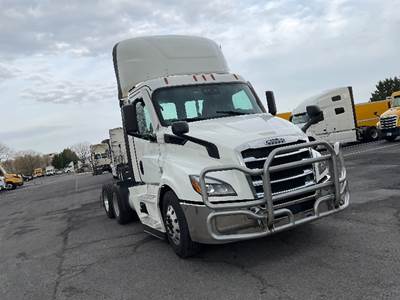 Freightliner Cascadia 116 Day Cab Truck - 450HP, 12 Speed Automatic