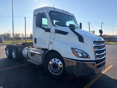 Freightliner Cascadia 116 Day Cab Truck - 435HP, 12 Speed Automatic
