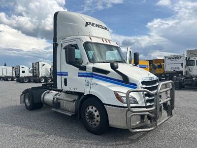 Freightliner Cascadia 116 Single Axle Day Cab Truck - 410HP, 12 Speed Automatic