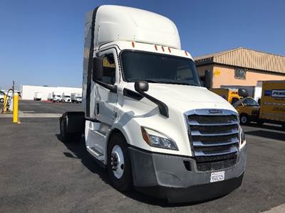 Freightliner Cascadia 116 Single Axle Day Cab Truck - Cummins 400HP, 10 Speed Automatic