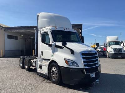 Freightliner Cascadia 116 Day Cab Truck - 450HP, 12 Speed Automatic