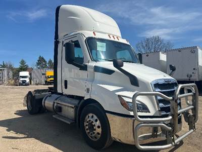 Freightliner Cascadia 116 Single Axle Day Cab Truck - 410HP, 12 Speed Automatic