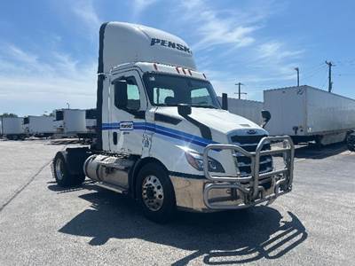 Freightliner Cascadia 116 Single Axle Day Cab Truck - 410HP, 12 Speed Automatic