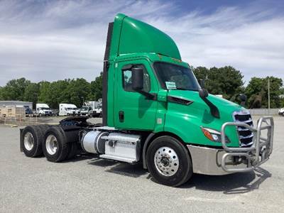 Freightliner Cascadia 116 Day Cab Truck - 450HP, 12 Speed Automatic
