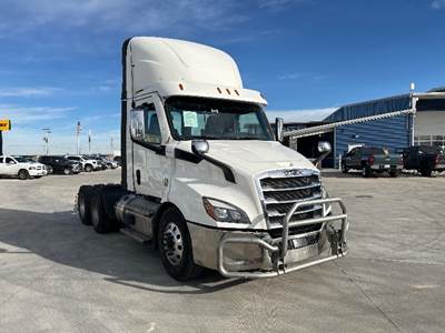 Freightliner Cascadia 116 Day Cab Truck - 470HP, 12 Speed Automatic