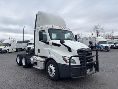 Freightliner Cascadia 116 Day Cab Truck - 450HP, 12 Speed Automatic
