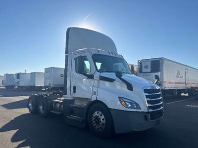 Freightliner Cascadia 116 Day Cab Truck - 450HP, 12 Speed Automatic