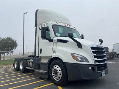 Freightliner Cascadia 116 Day Cab Truck - 450HP, 12 Speed Automatic