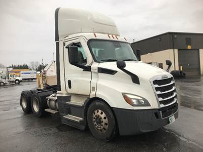 Freightliner Cascadia 116 Day Cab Truck - 450HP, 12 Speed Automatic