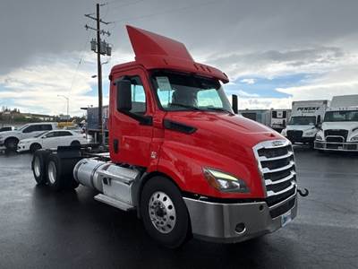 Freightliner Cascadia 116 Day Cab Truck - 410HP, 12 Speed Automatic