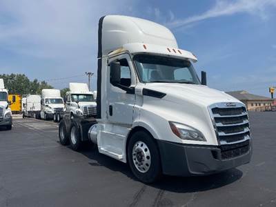 Freightliner T11664ST Day Cab Truck - 450HP, 12 Speed Automatic