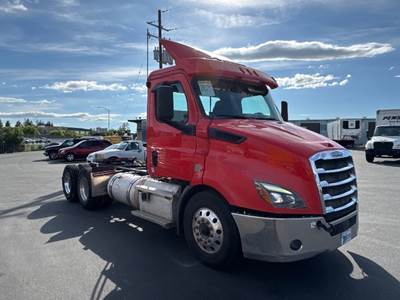 Freightliner Cascadia 116 Day Cab Truck - 410HP, 12 Speed Automatic