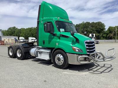 Freightliner Cascadia 116 Day Cab Truck - 450HP, 12 Speed Automatic