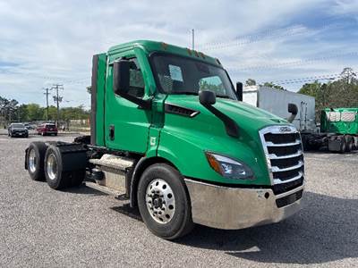 Freightliner Cascadia 116 Day Cab Truck - 450HP, 12 Speed Automatic