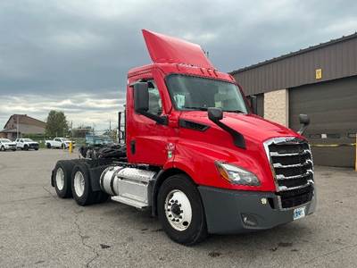 Freightliner Cascadia 116 Day Cab Truck - 410HP, 12 Speed Automatic