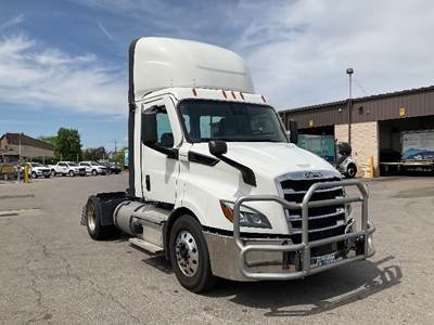 Freightliner Cascadia 116 Single Axle Day Cab Truck - 410HP, 12 Speed Automatic
