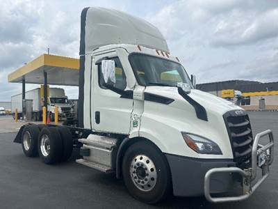 Freightliner Cascadia 116 Day Cab Truck - 410HP, 12 Speed Automatic