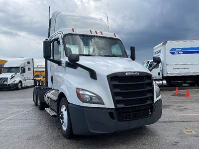 Freightliner T11664ST Day Cab Truck - 410HP, 12 Speed Automatic