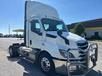 Freightliner Cascadia 116 Single Axle Day Cab Truck - 410HP, 12 Speed Automatic