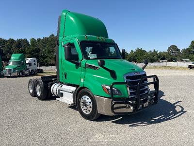 Freightliner Cascadia 116 Day Cab Truck - 450HP, 12 Speed Automatic