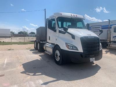 Freightliner Cascadia 116 Day Cab Truck - 450HP, 12 Speed Automatic