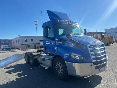 Freightliner Cascadia 116 Day Cab Truck - 435HP, 12 Speed Automatic
