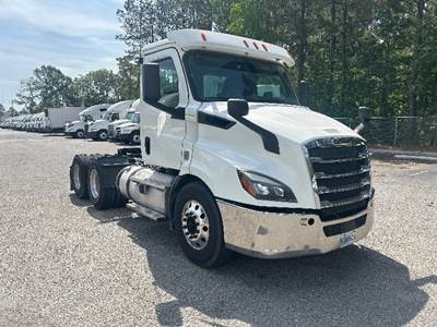Freightliner Cascadia 116 Day Cab Truck - 435HP, 12 Speed Automatic
