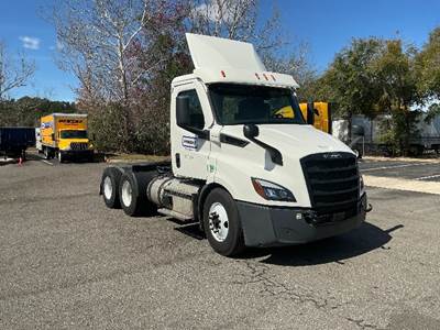 Freightliner Cascadia 116 Day Cab Truck - 435HP, 12 Speed Automatic