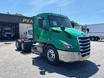 Freightliner Cascadia 116 Day Cab Truck - 450HP, 12 Speed Automatic