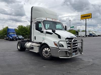 Freightliner Cascadia 116 Single Axle Day Cab Truck - 410HP, 12 Speed Automatic