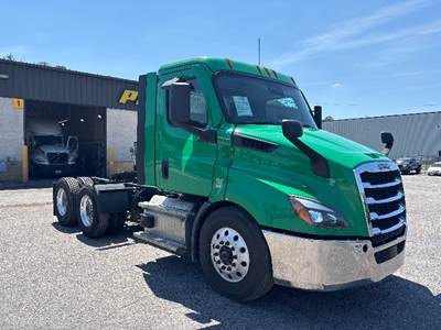 Freightliner Cascadia 116 Day Cab Truck - 450HP, 12 Speed Automatic