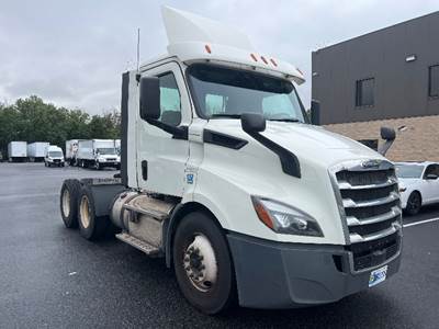 Freightliner Cascadia 116 Day Cab Truck - 410HP, 12 Speed Automatic