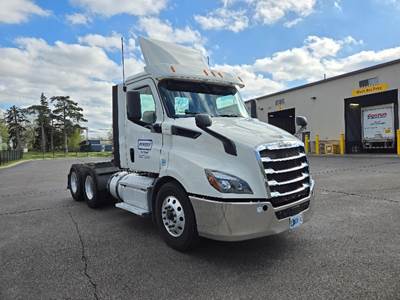 Freightliner Cascadia 116 Day Cab Truck - 435HP, 12 Speed Automatic