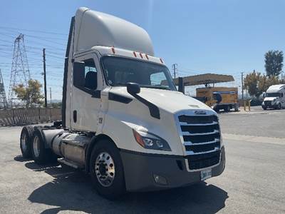 Freightliner Cascadia 116 Day Cab Truck - 410HP, 10 Speed Manual