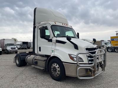 Freightliner Cascadia 116 Single Axle Day Cab Truck - 410HP, 12 Speed Automatic