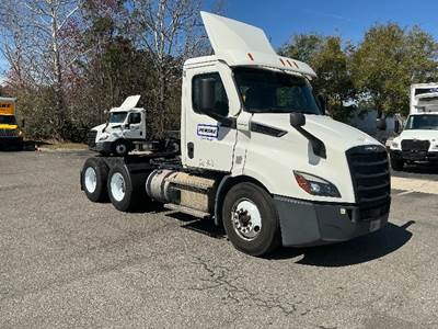 Freightliner Cascadia 116 Day Cab Truck - 435HP, 12 Speed Automatic