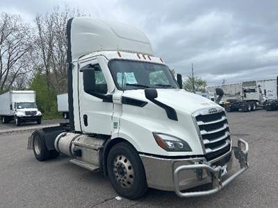 Freightliner Cascadia 116 Single Axle Day Cab Truck - 410HP, 12 Speed Automatic