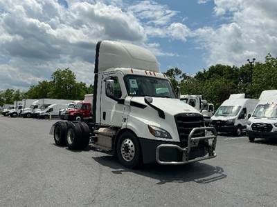 Freightliner Cascadia 116 Day Cab Truck - 410HP, 12 Speed Automatic