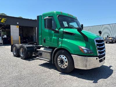 Freightliner Cascadia 116 Day Cab Truck - 450HP, 12 Speed Automatic